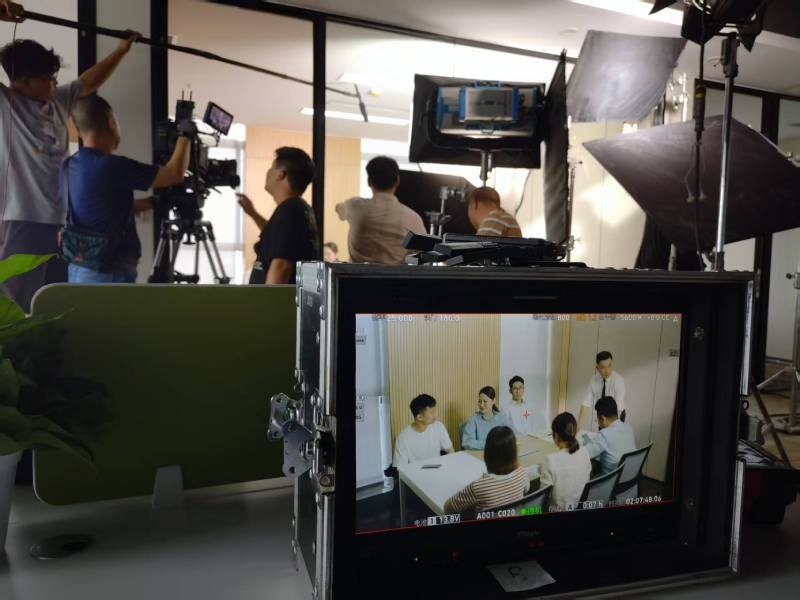 潢川县TVC拍摄公司：科技产品视觉化大师，诠释未来感与功能美学